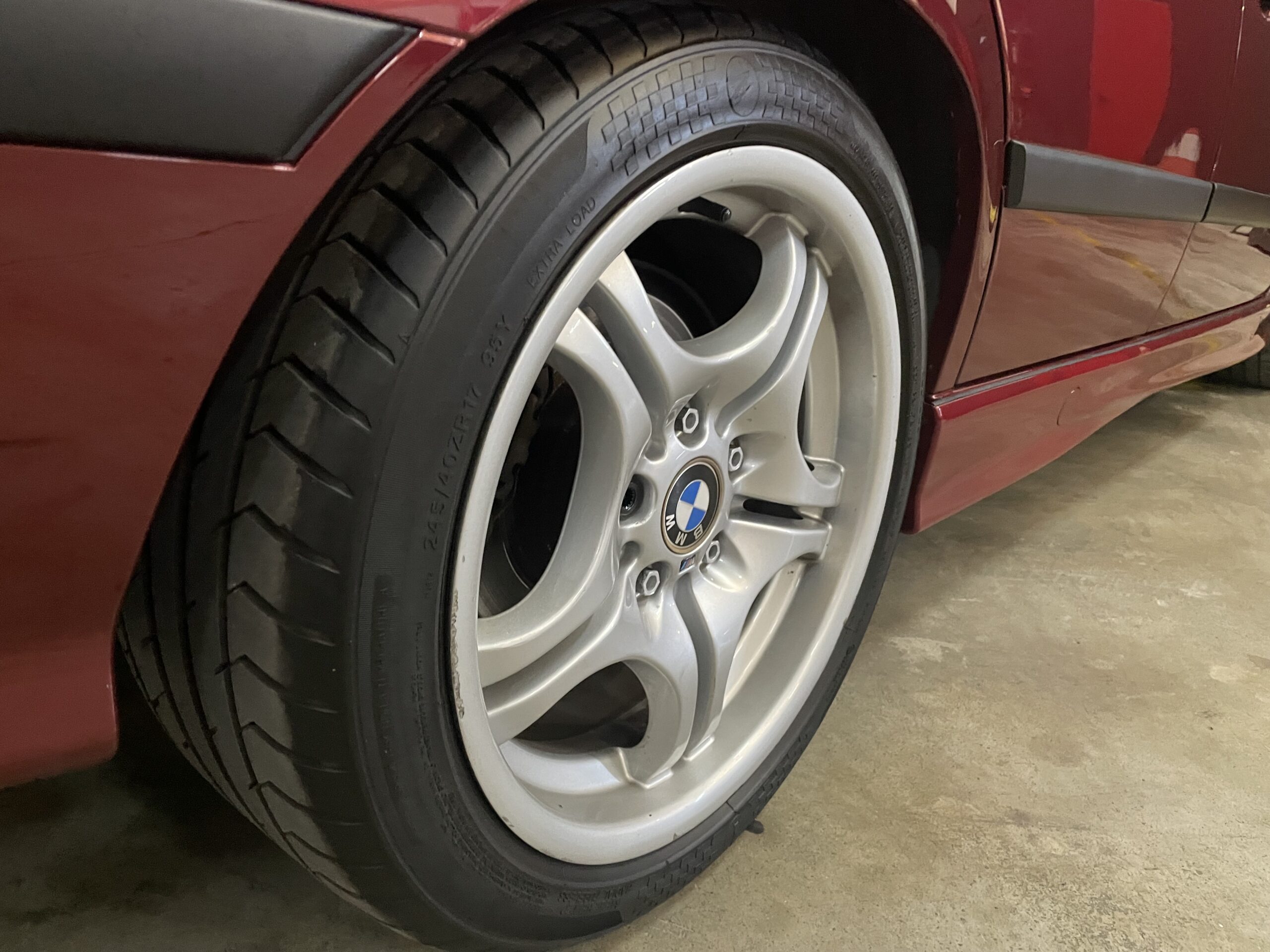 BMW 320 i e36 sedán