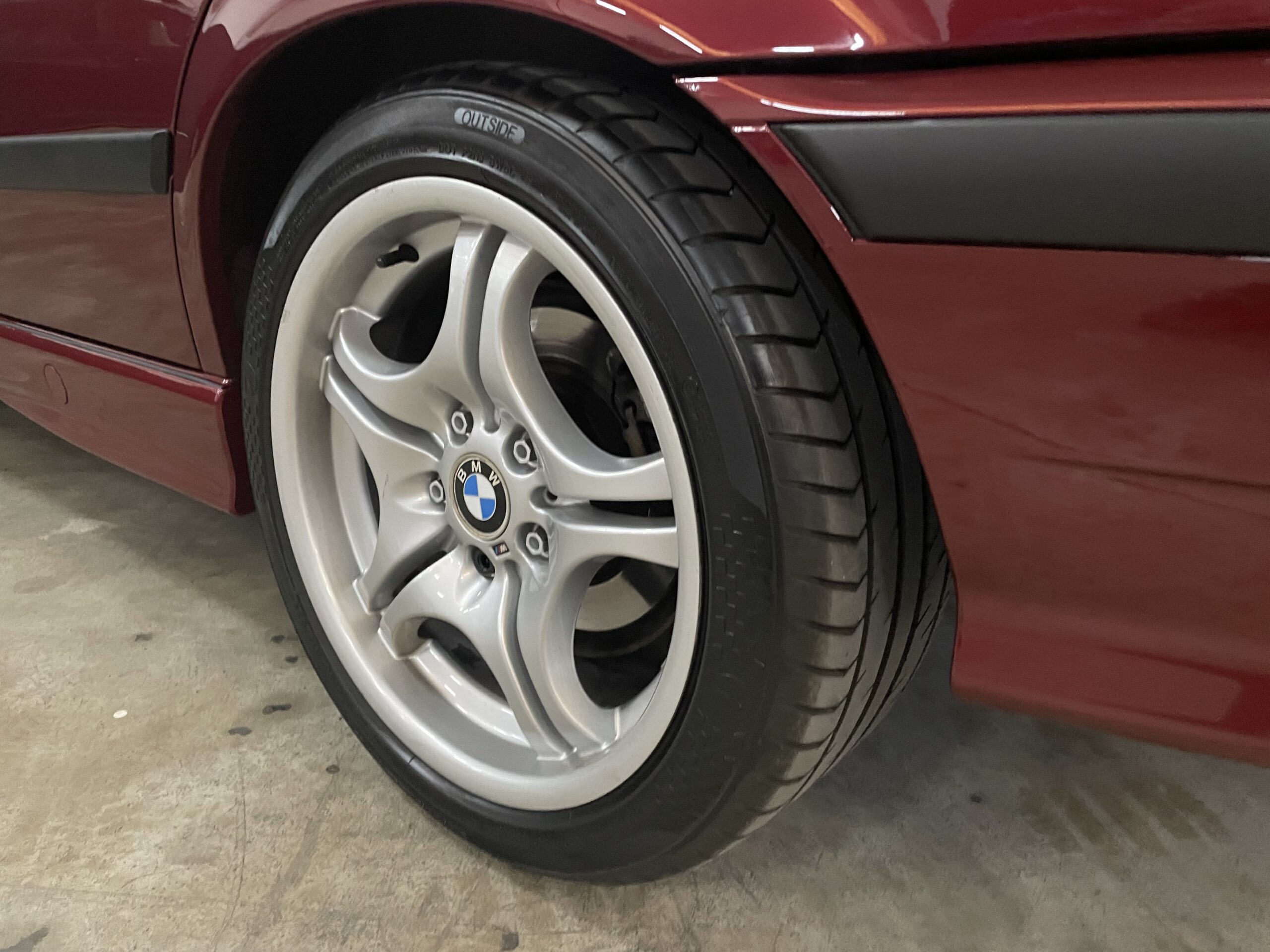 BMW 320 i e36 sedán