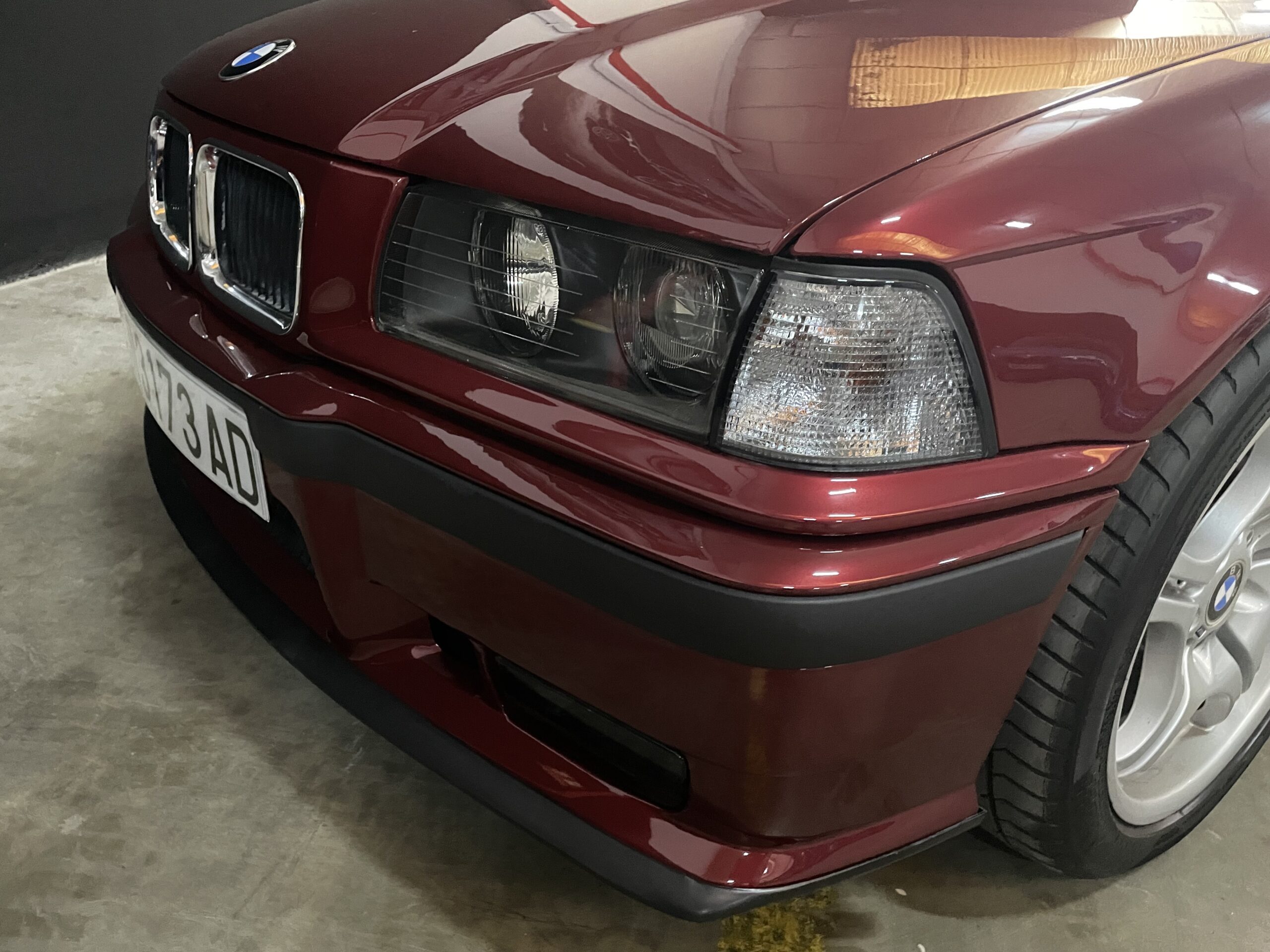 BMW 320 i e36 sedán