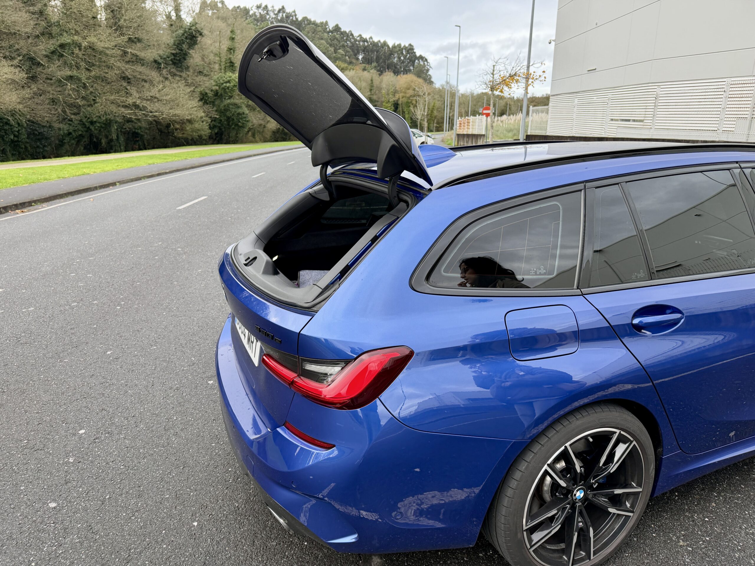 BMW 330e G20 292cv M Sport | Portimao Blue | Laser