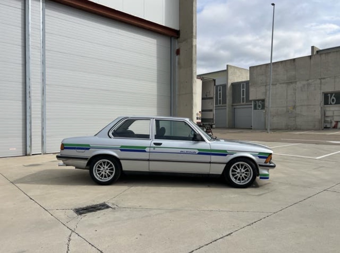 BMW E21 323i