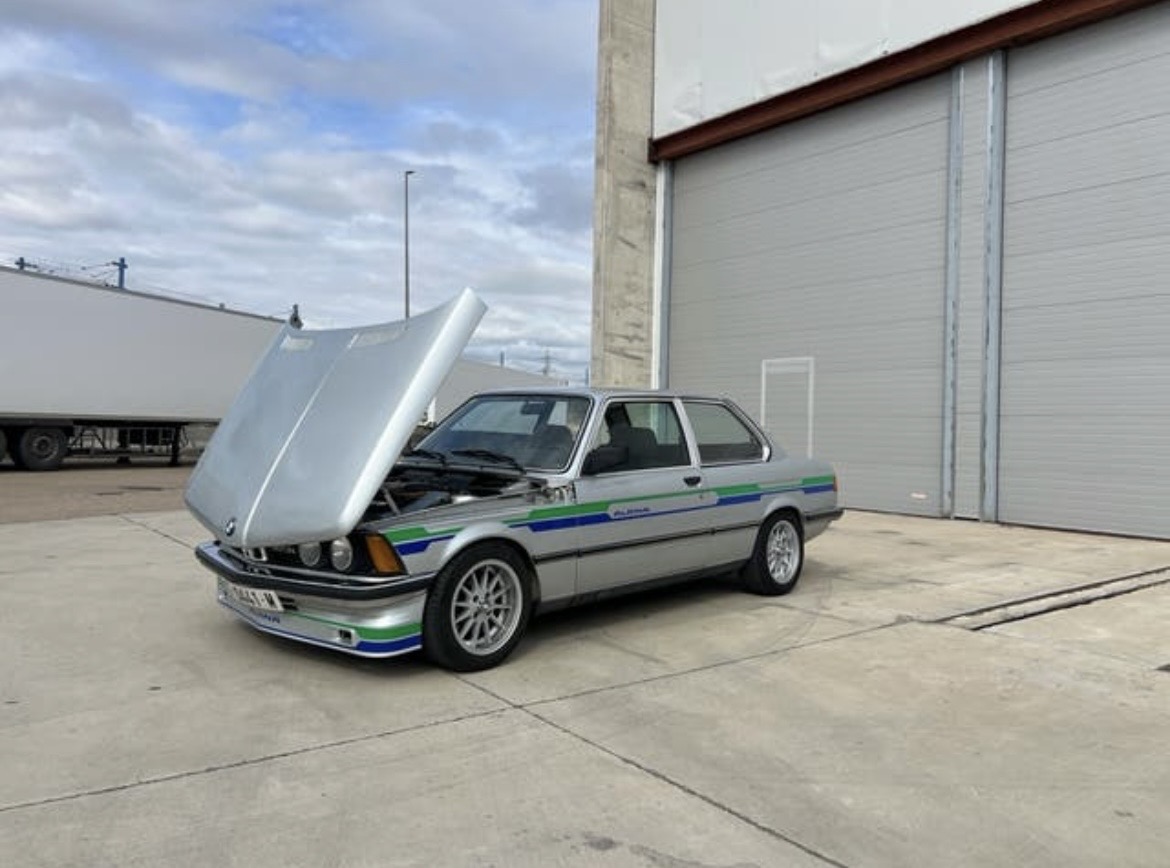 BMW E21 323i