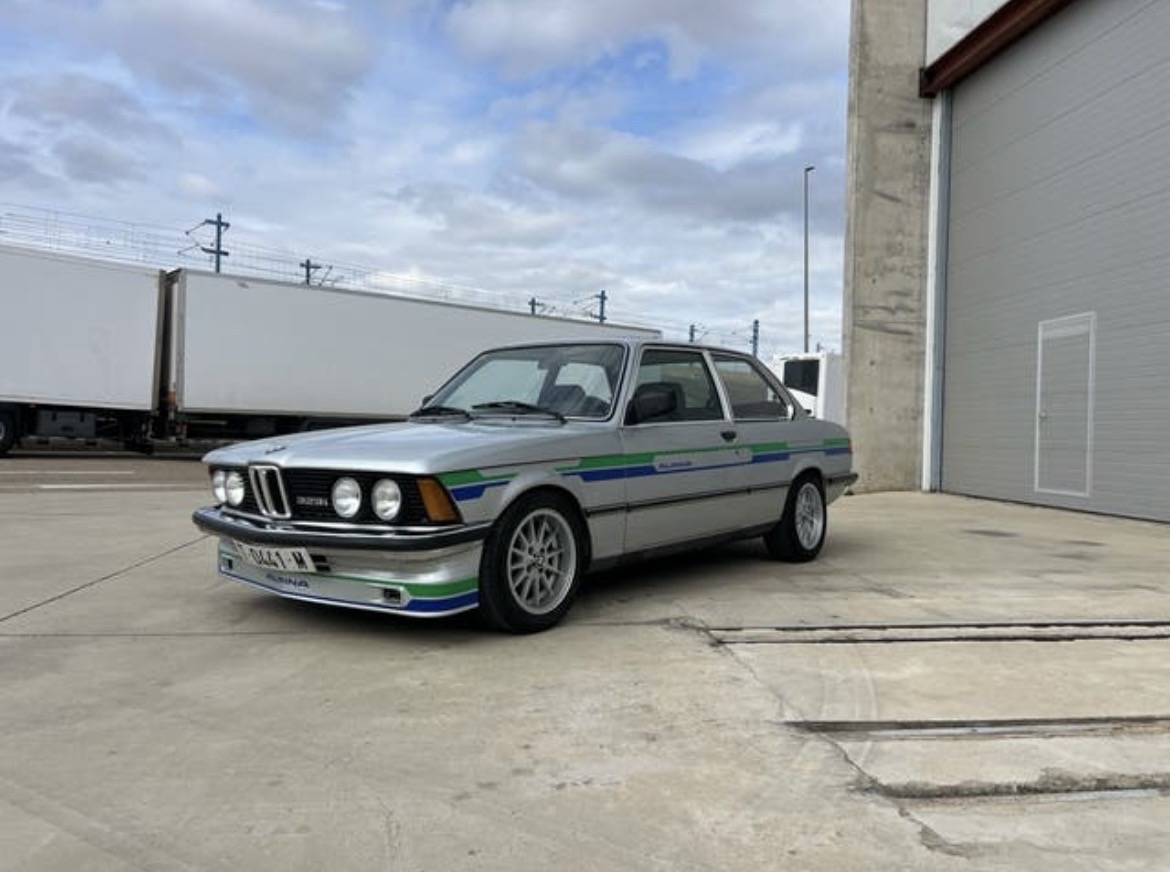BMW E21 323i