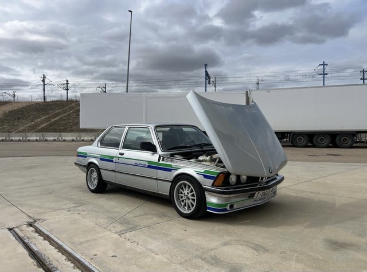 BMW E21 323i