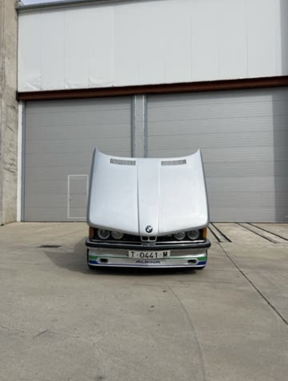 BMW E21 323i