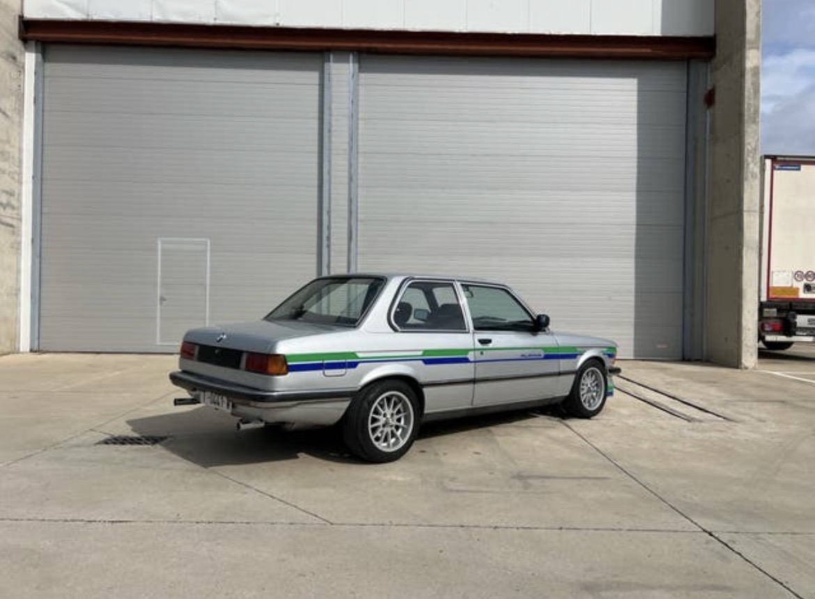 BMW E21 323i