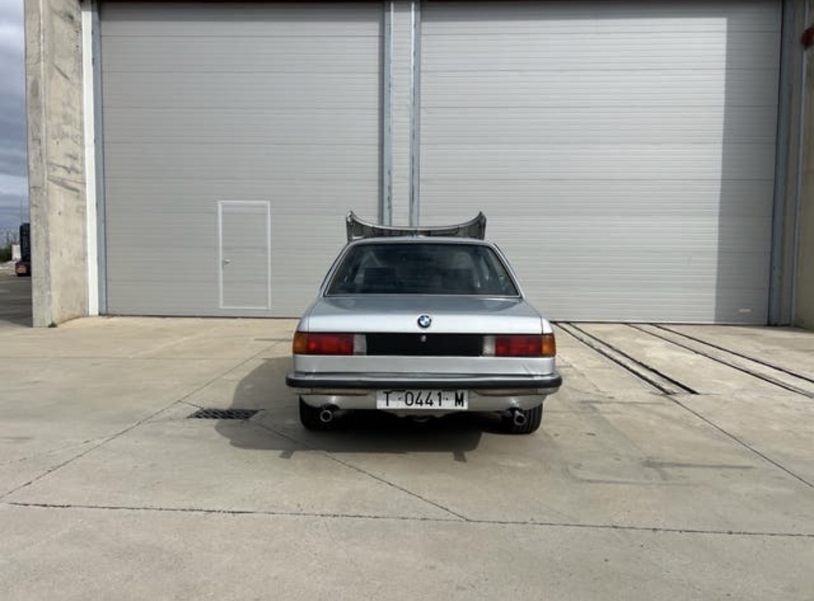 BMW E21 323i