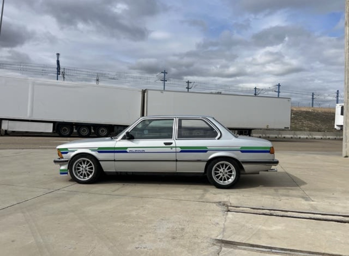 BMW E21 323i